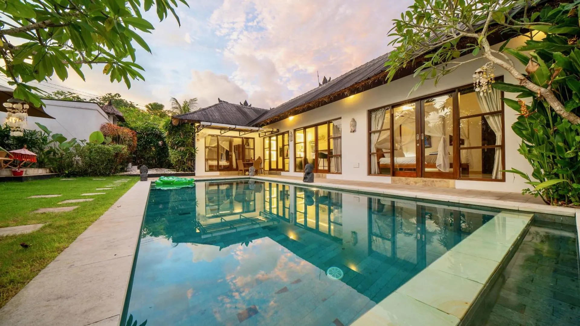 Bali Sunyi Villas Jimbaran  Holiday home Jimbaran (Bali)
